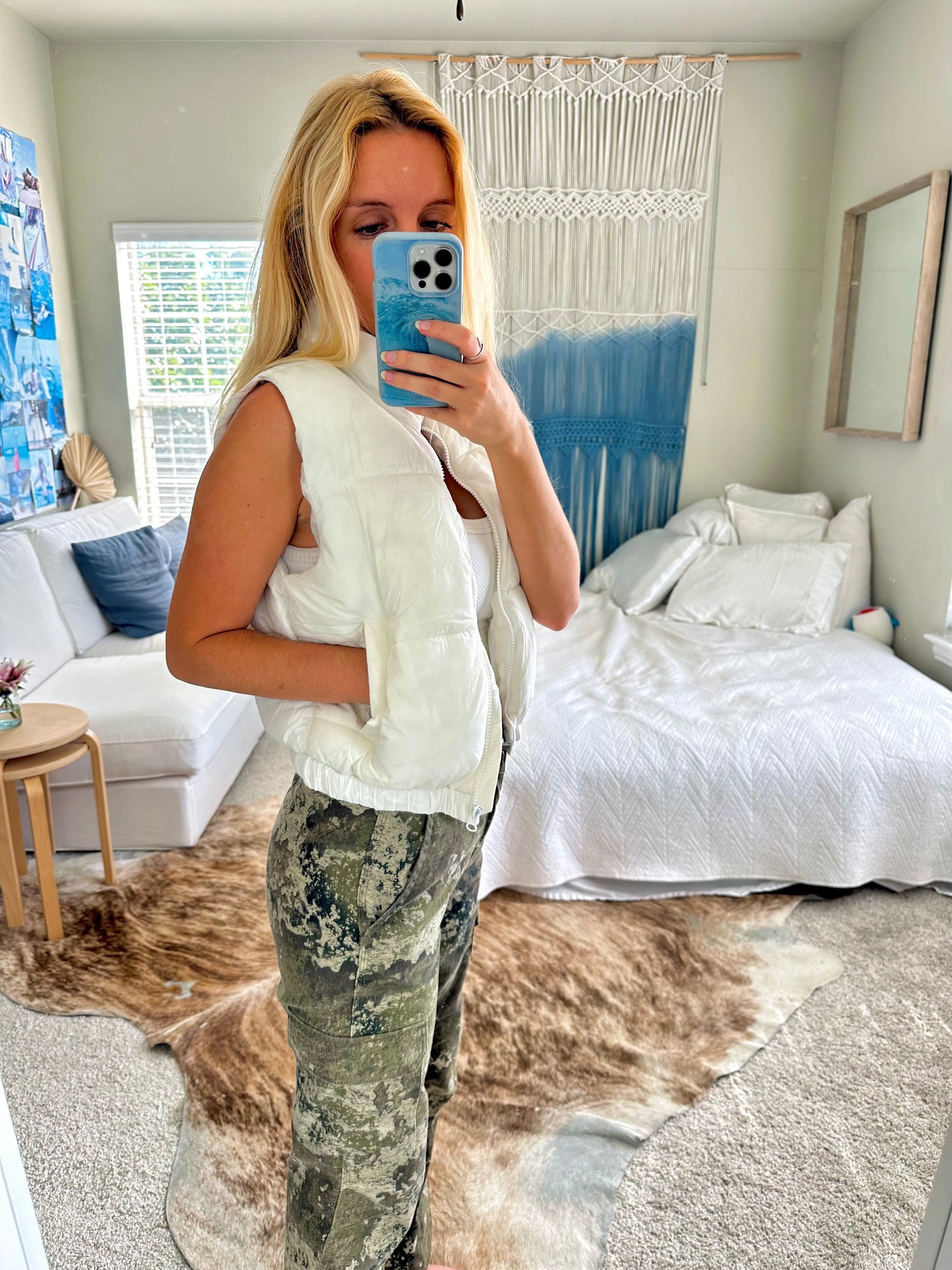 passenger puffer vest - white
